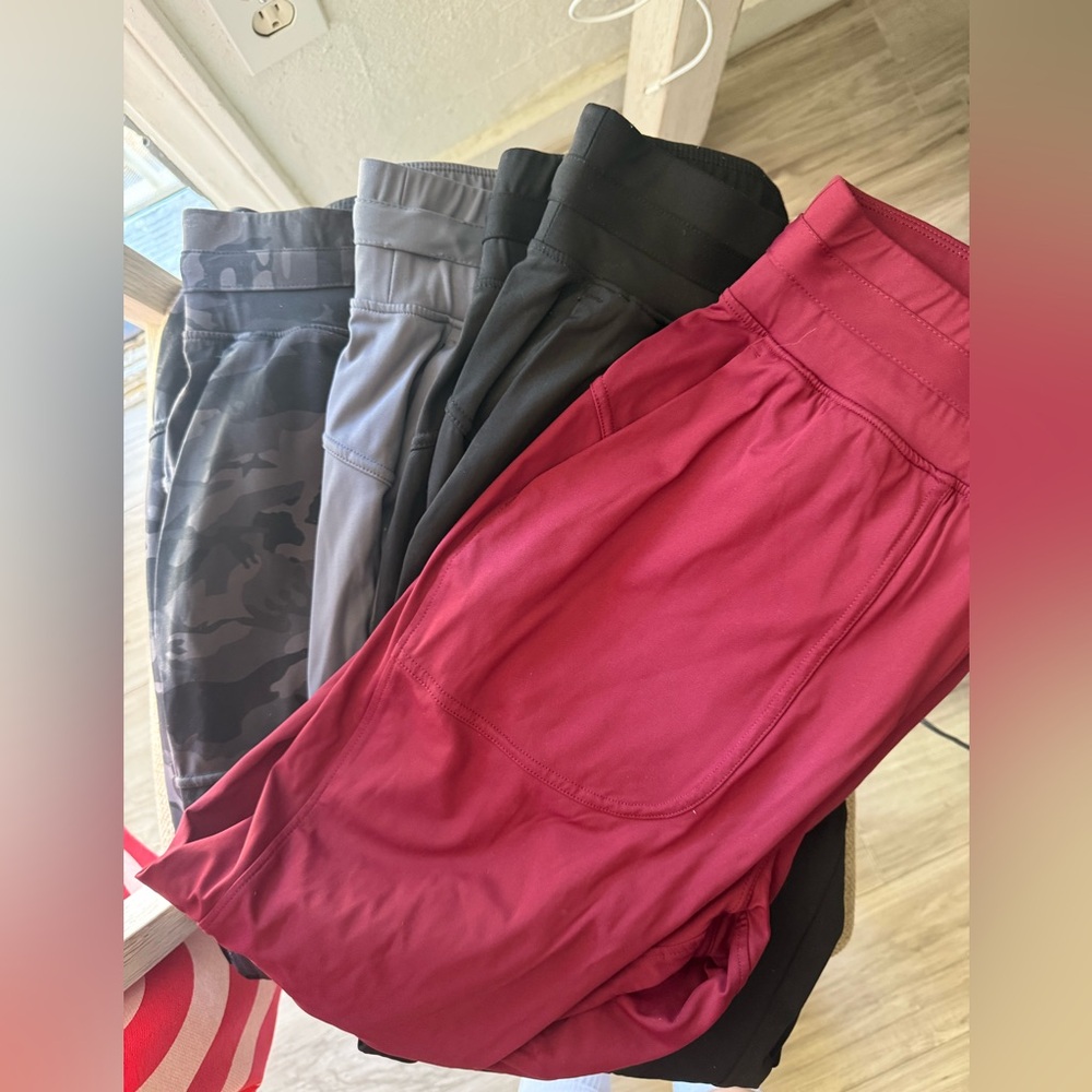 Women’s athletic Joggers size Small (4)